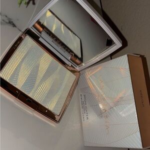 Anastasia Beverly Hills Iced Out Shimmering Compact